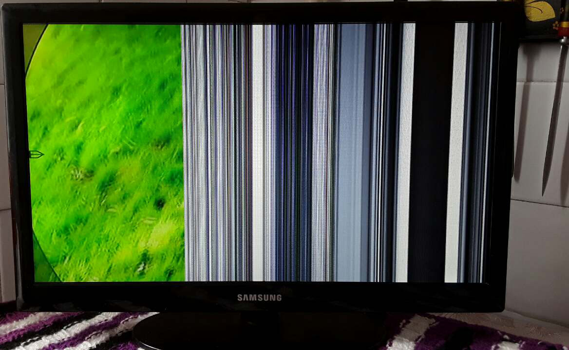 полосы на экране телевизора Самсунг